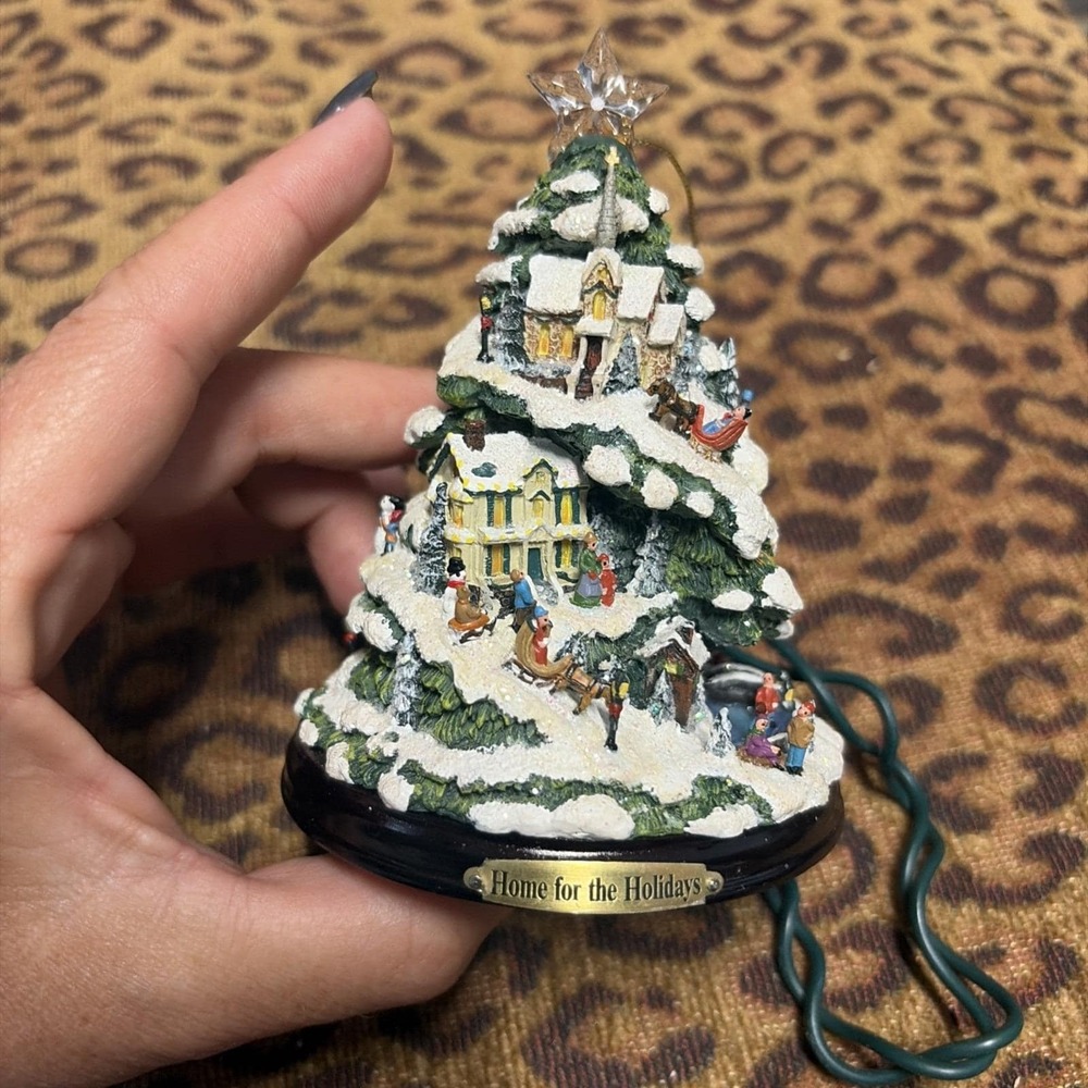 Bradford Edition Thomas Kinkade Village 4.5" Christmas Illuminated Ornament Box!
